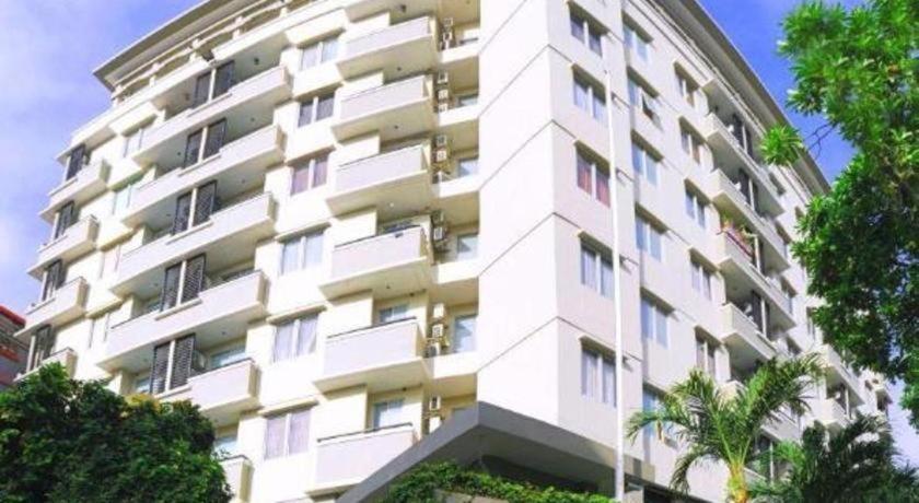 Hotel Golden Sky Pluit Джакарта Экстерьер фото