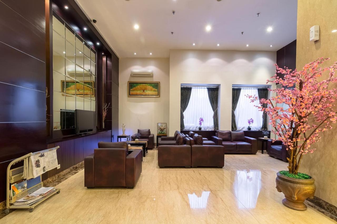 Hotel Golden Sky Pluit Джакарта Экстерьер фото