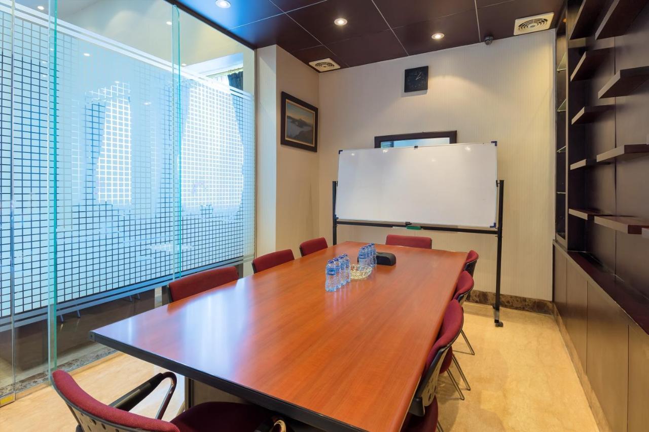 Hotel Golden Sky Pluit Джакарта Экстерьер фото