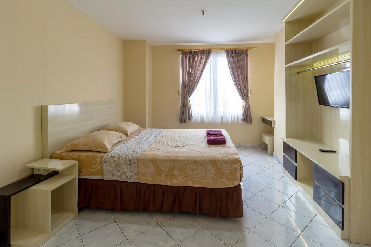 Hotel Golden Sky Pluit Джакарта Экстерьер фото