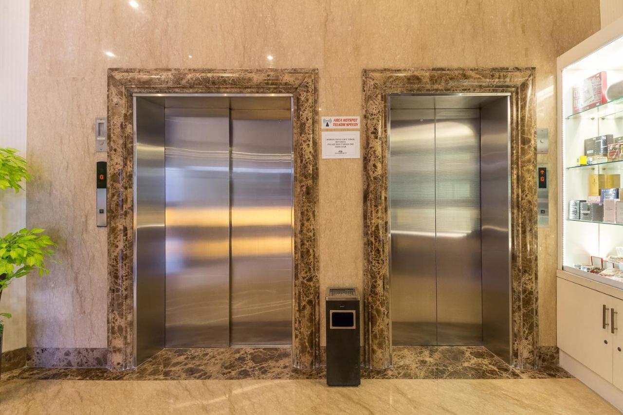 Hotel Golden Sky Pluit Джакарта Экстерьер фото