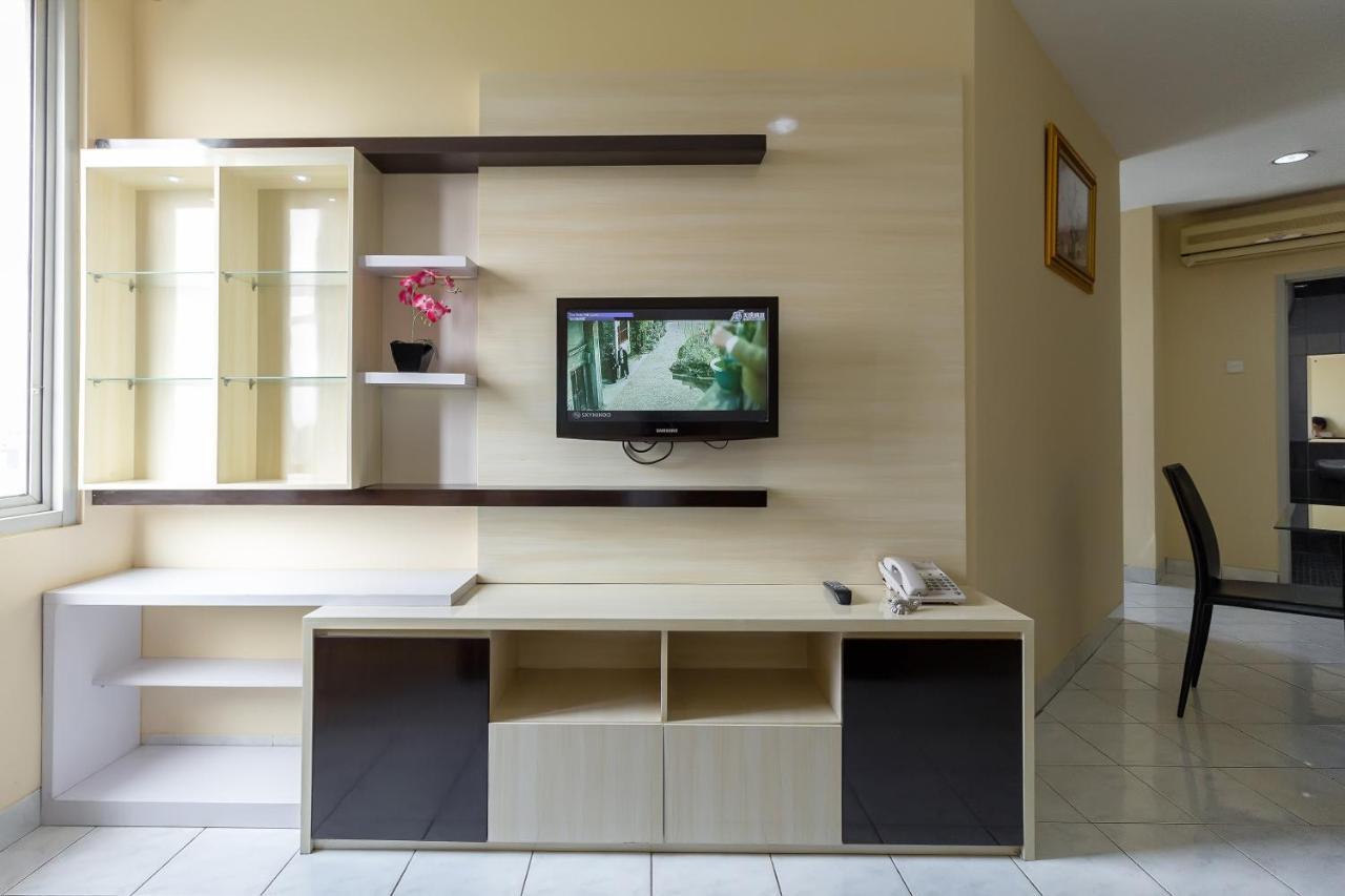 Hotel Golden Sky Pluit Джакарта Экстерьер фото