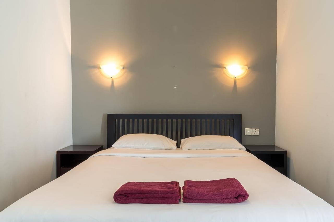 Hotel Golden Sky Pluit Джакарта Экстерьер фото