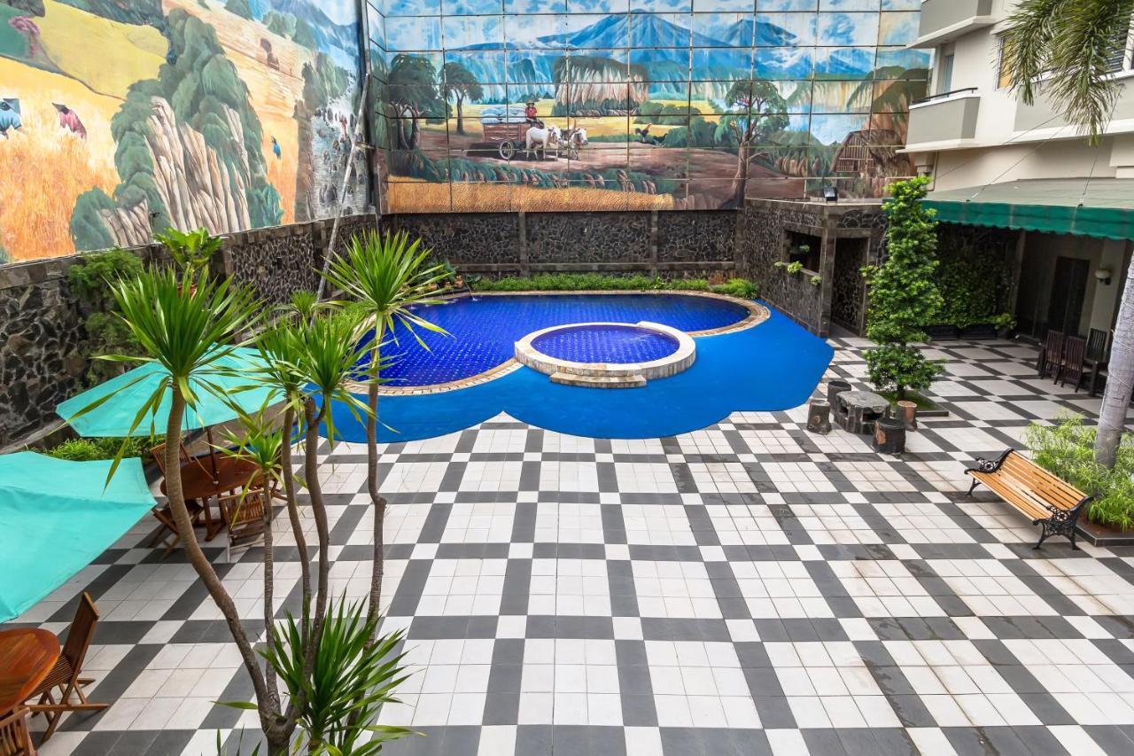 Hotel Golden Sky Pluit Джакарта Экстерьер фото