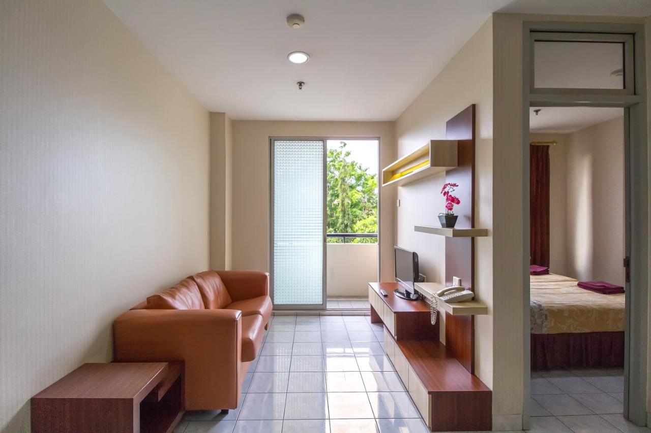 Hotel Golden Sky Pluit Джакарта Экстерьер фото