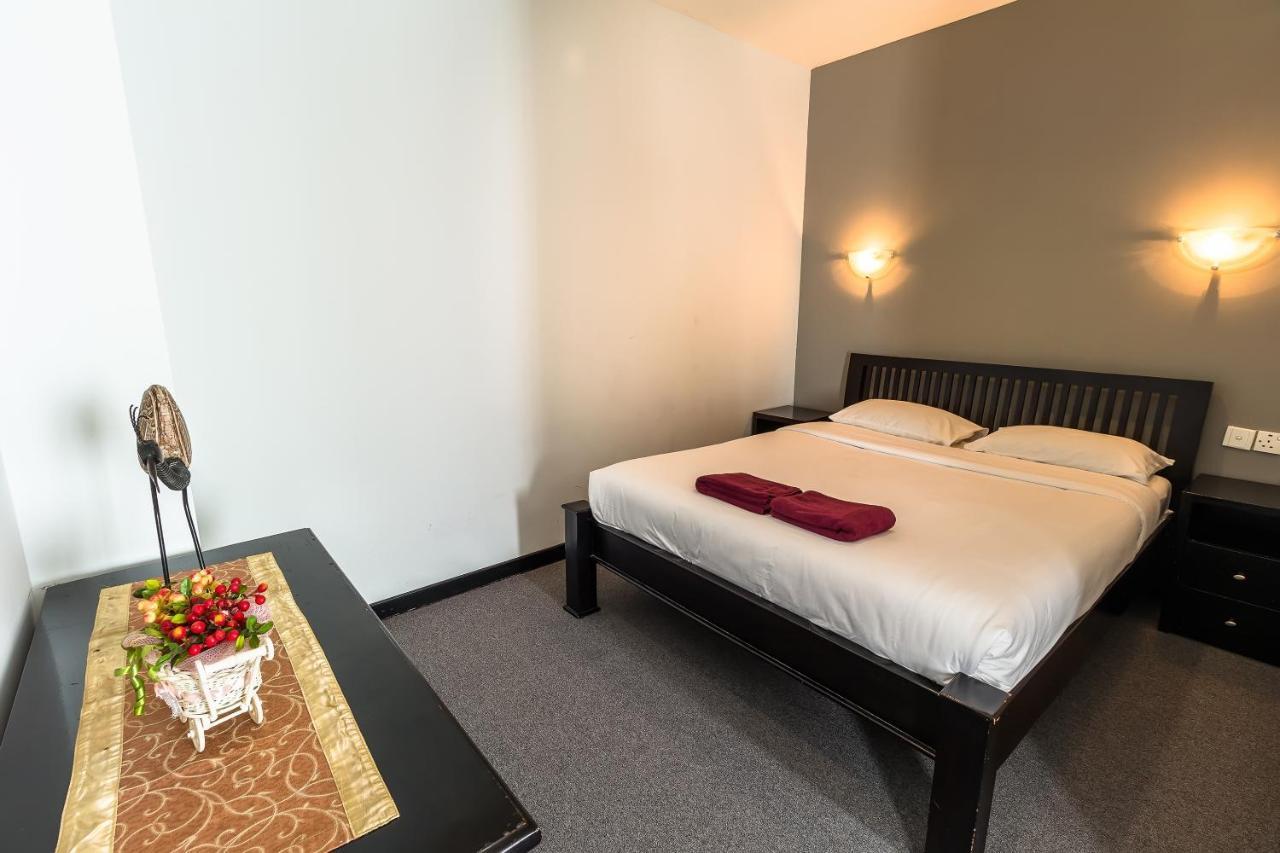 Hotel Golden Sky Pluit Джакарта Экстерьер фото