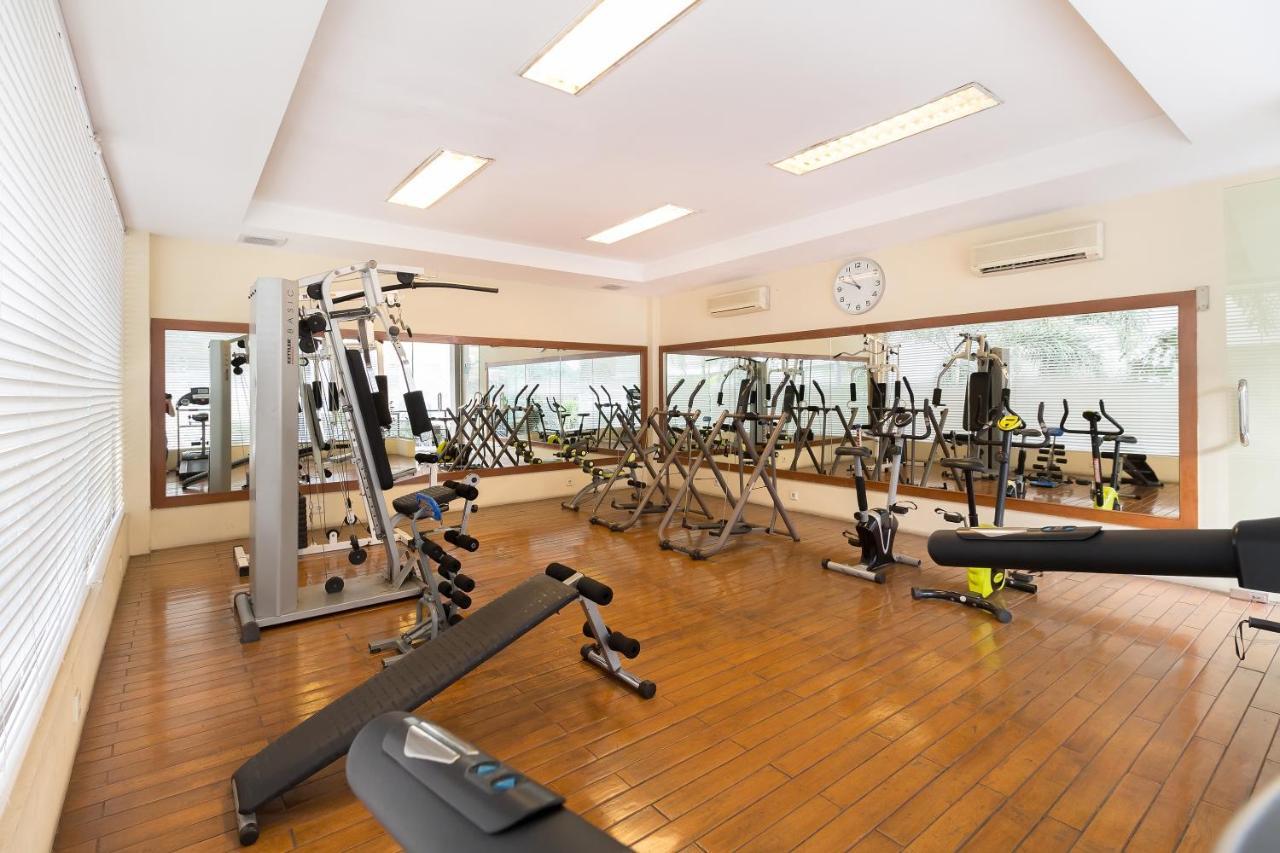 Hotel Golden Sky Pluit Джакарта Экстерьер фото