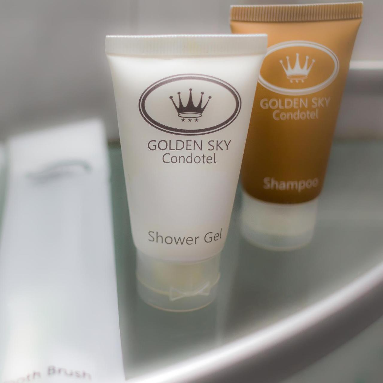 Hotel Golden Sky Pluit Джакарта Экстерьер фото