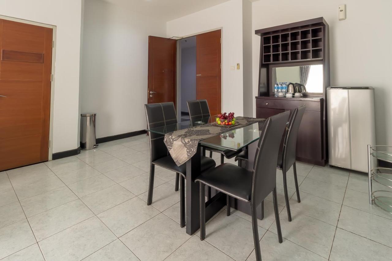 Hotel Golden Sky Pluit Джакарта Экстерьер фото